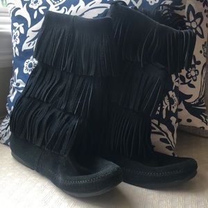 Like new, worn once Minnetonka boots